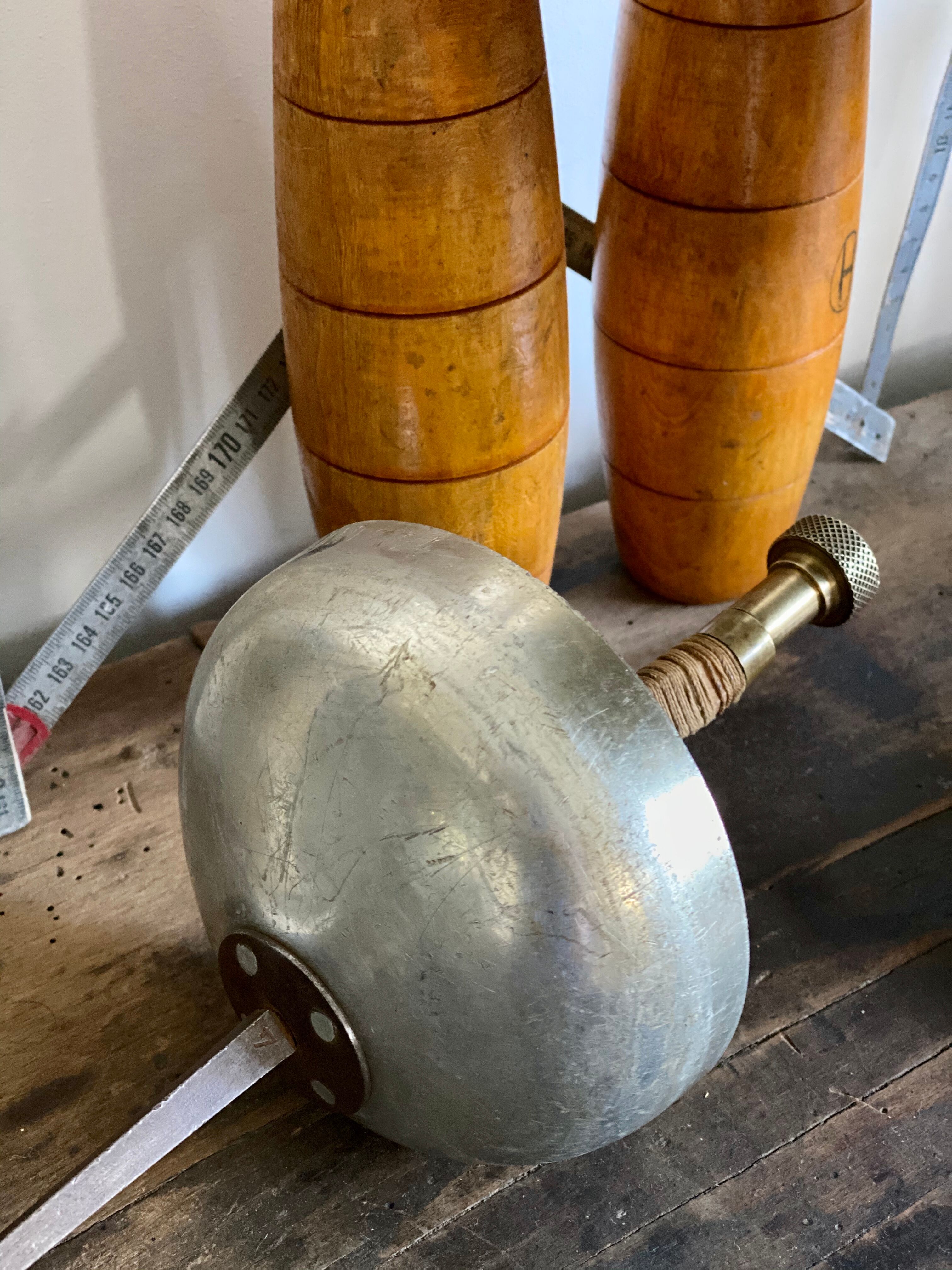 Old fencing mask set and its foil