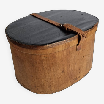 Boîte à chapeau ancienne ovale en bois avec sangle en cuir
