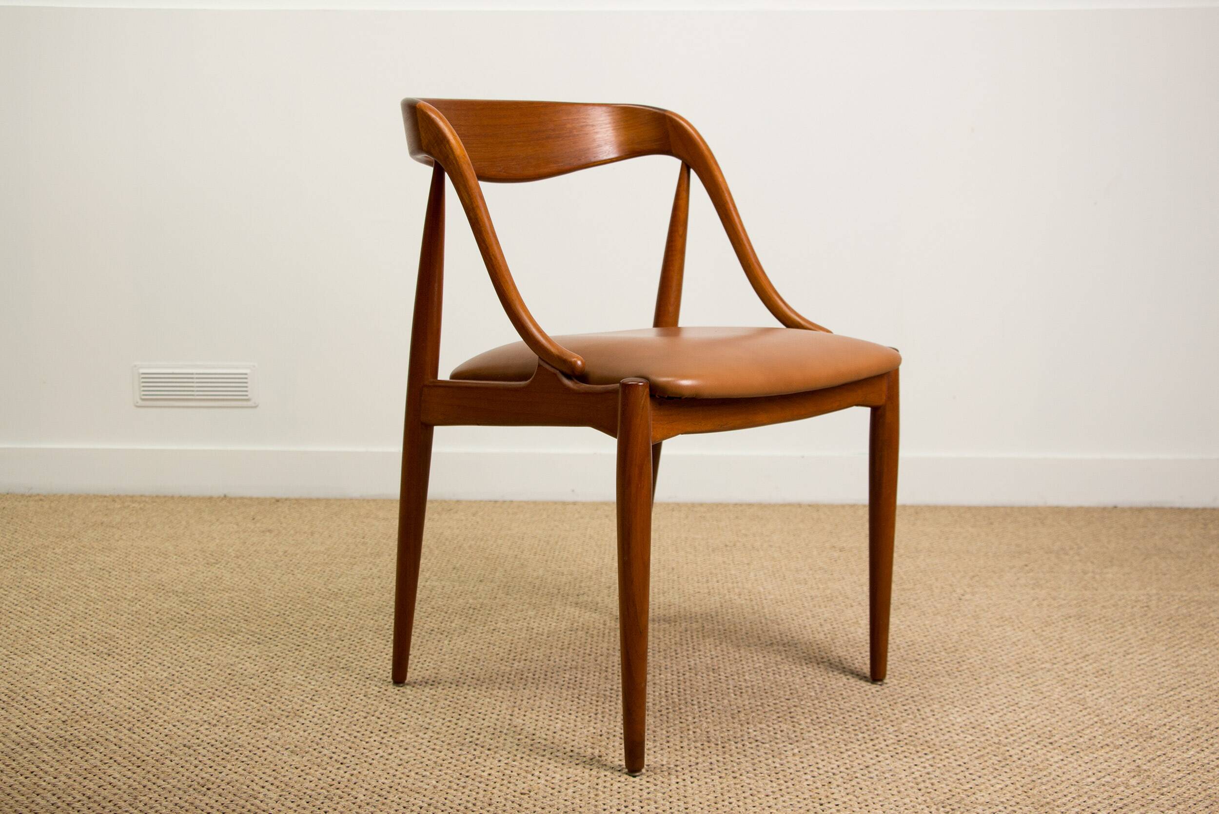 SERIES OF 6 SCANDINAVIAN TEAK CHAIRS BY JOHANNES ANDERSEN