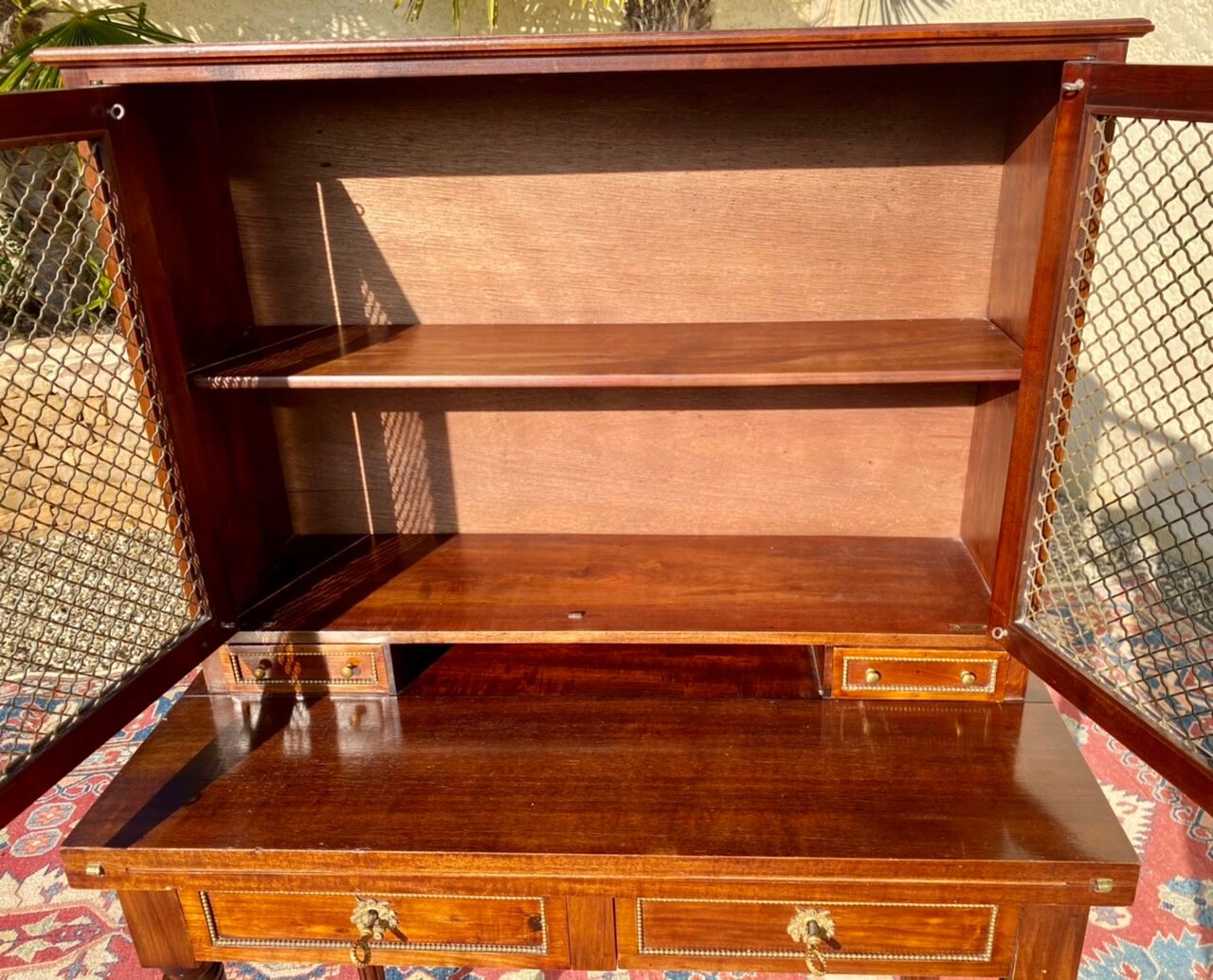 Bonheur du jour en acajou style Louis XVI