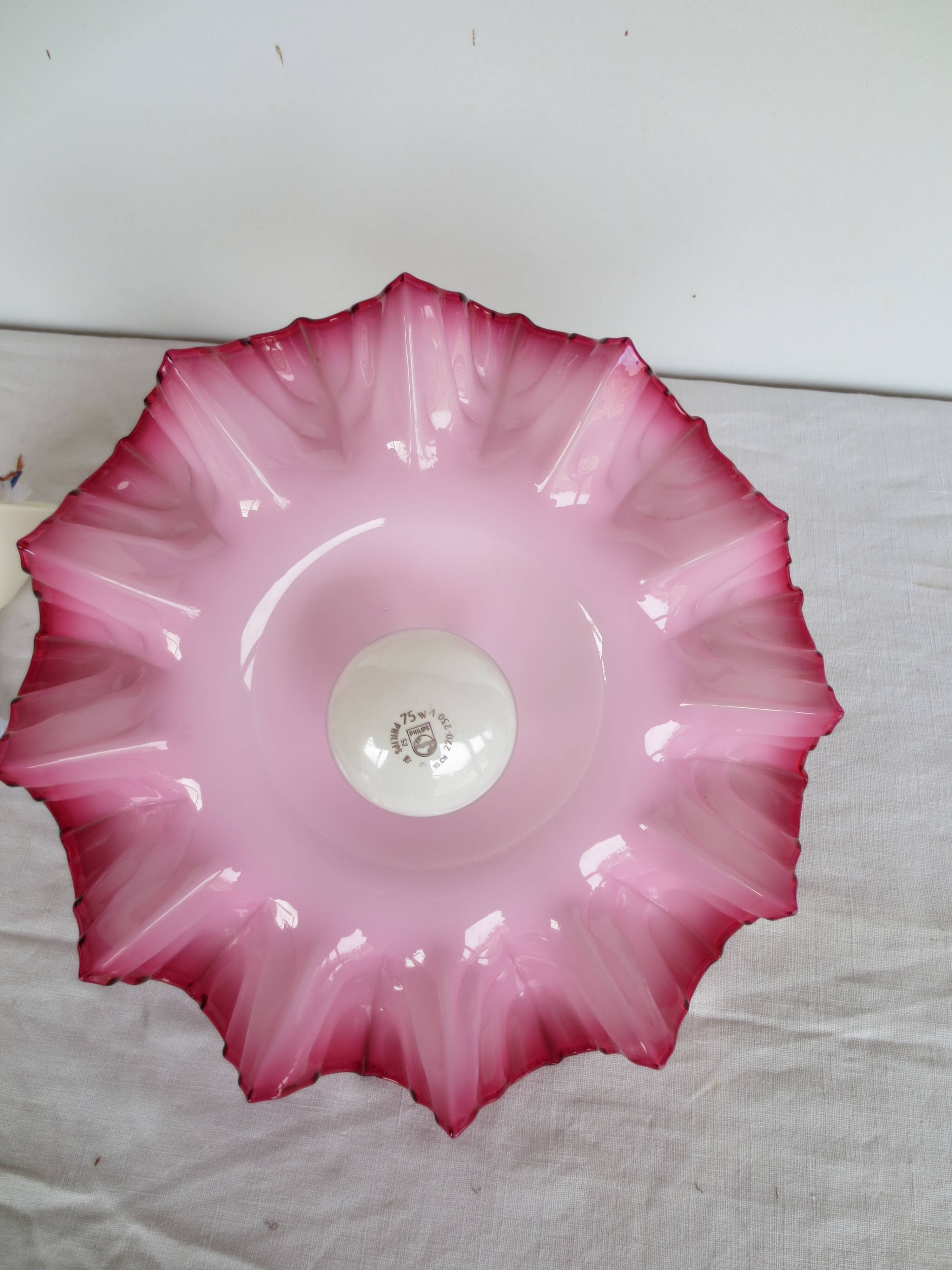 Suspension, abat-jour en verre rose