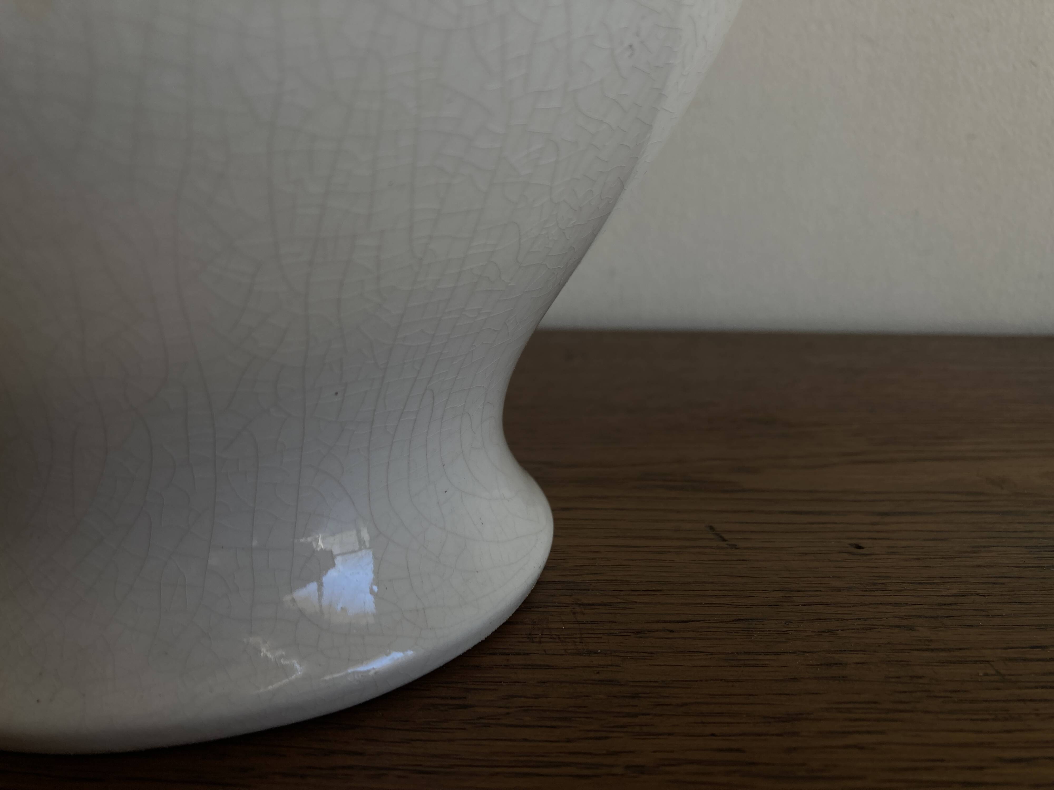 Neo-classical baluster lamp in cracked white earthenware from the 1970s.