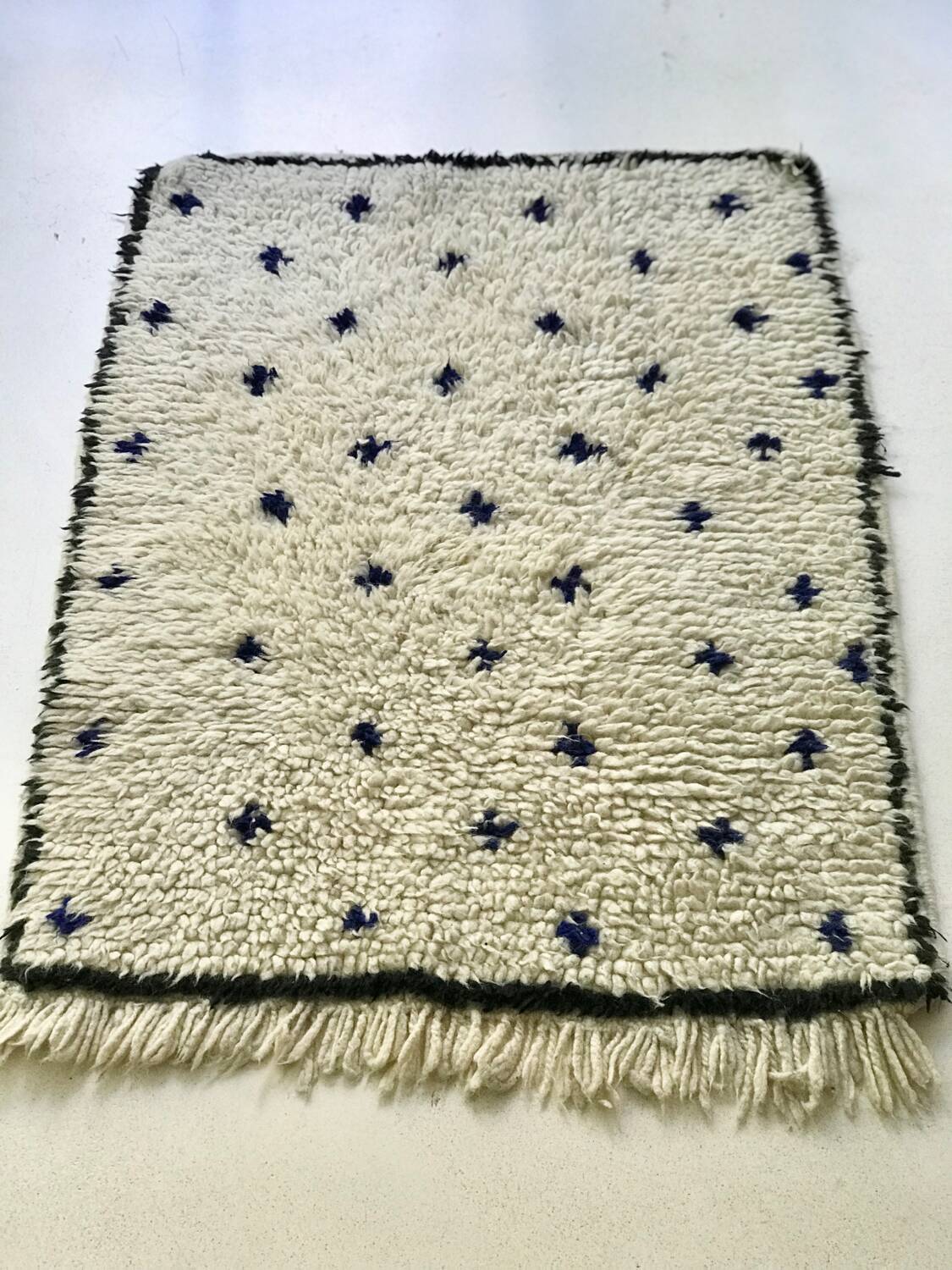 Small Beni Ouarain rug with polka dots