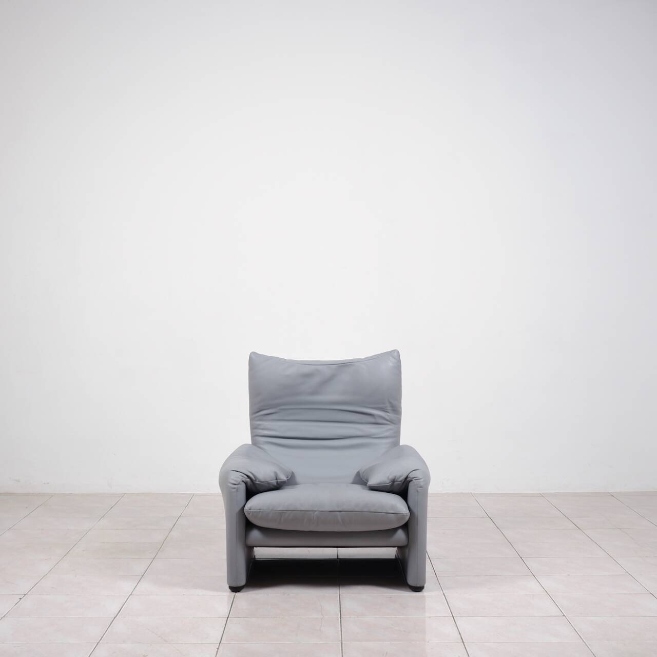 „Maralunga“ leather lounge chair by Vico Magistretti for Cassina, Italy