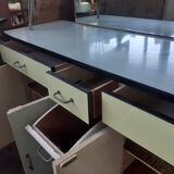 Buffet in green formica.