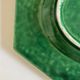 Plat néoclassique octogonal perles en terre vernissée vert XL