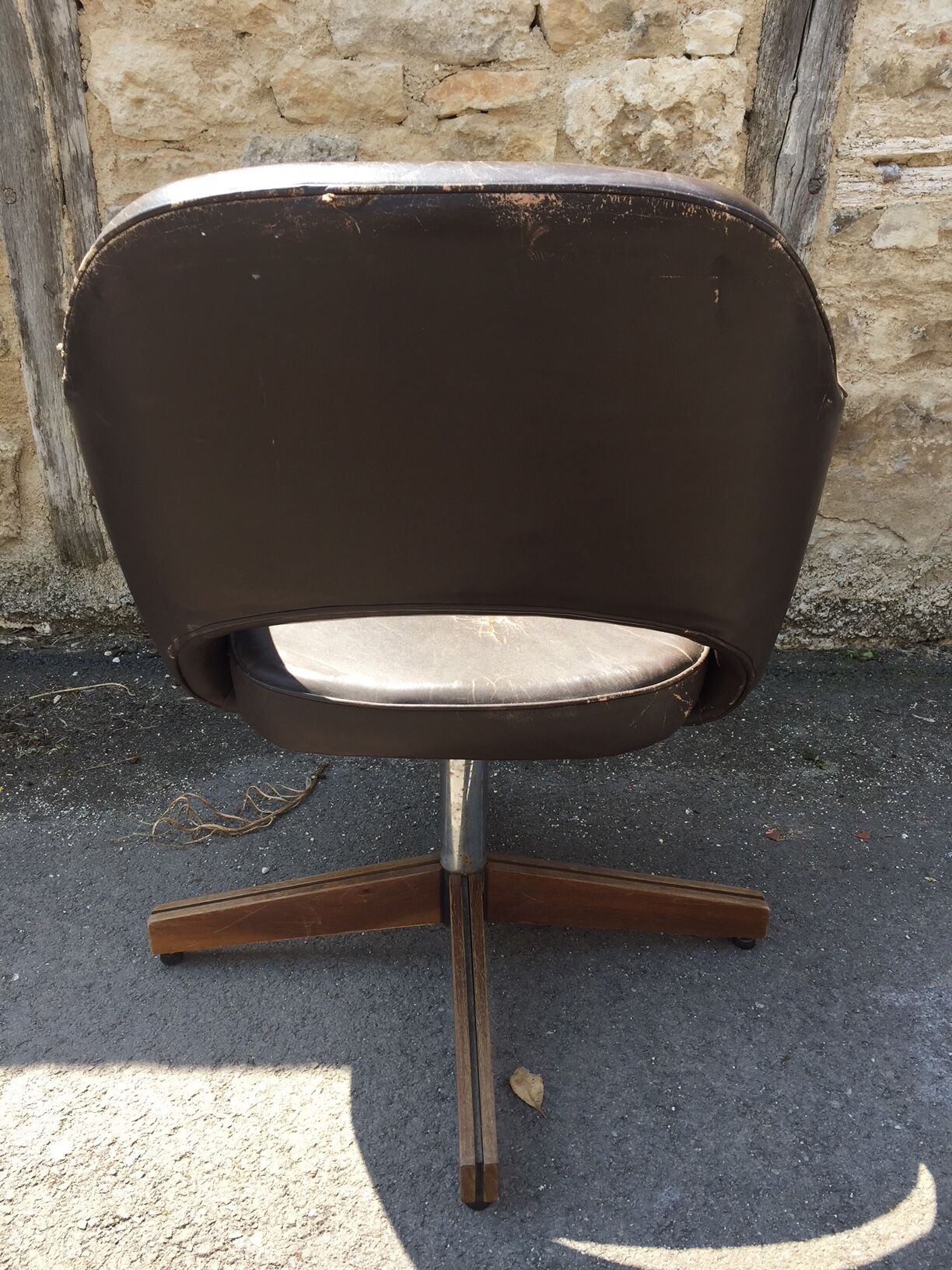 Executive armchair by Eero Saarinen for Knoll