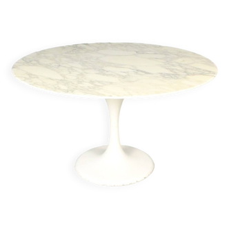 Table à manger ronde en marbre avec base tulipe, années 1970