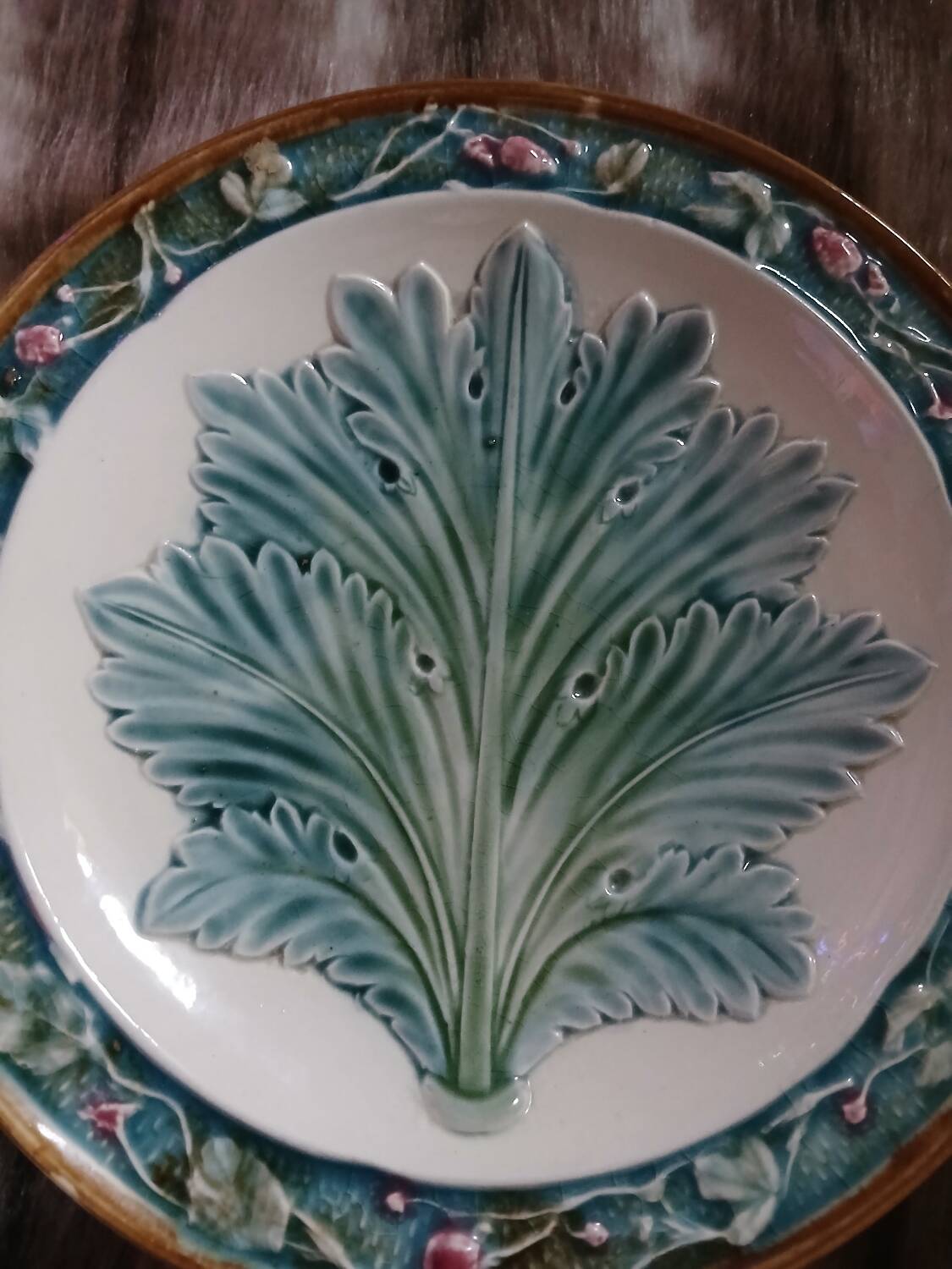 5 assiettes anciennes majolique Longchamp 