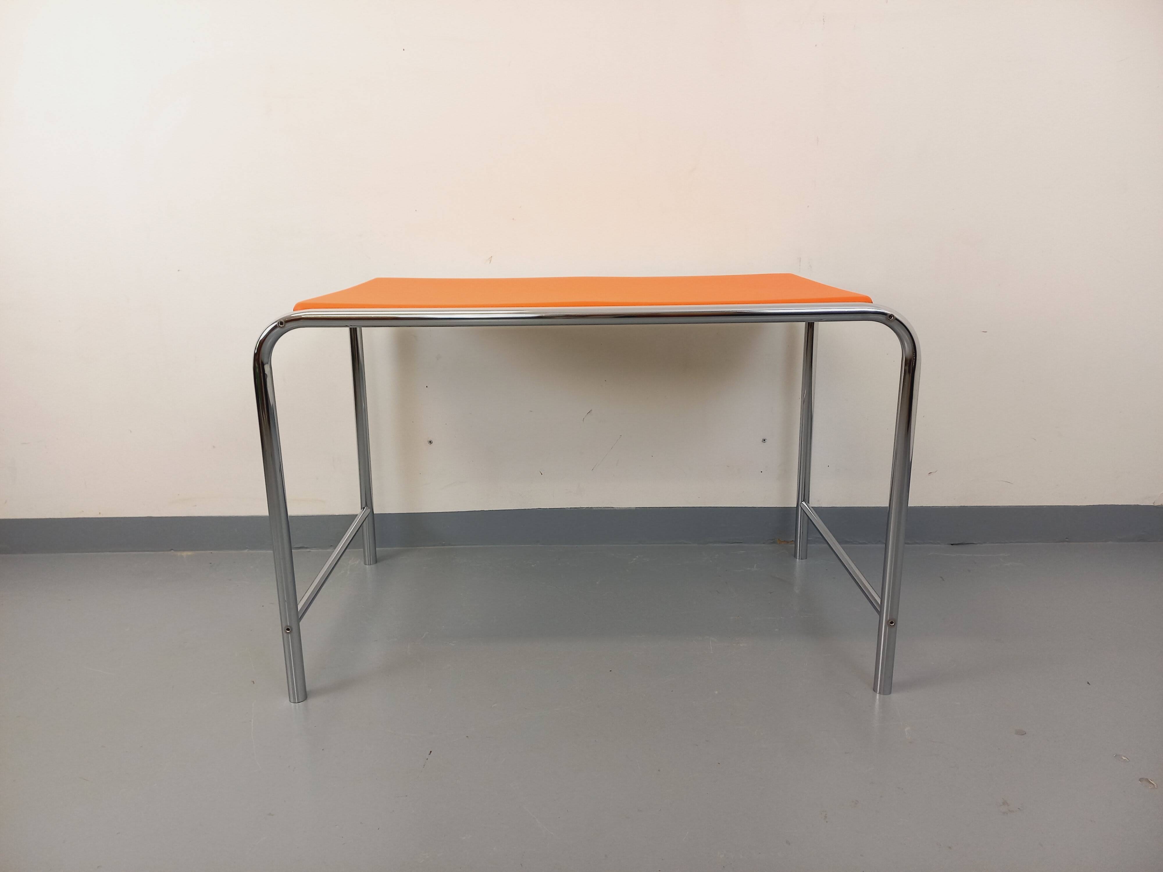 Bureau vintage en skai orange et chrome des années 70