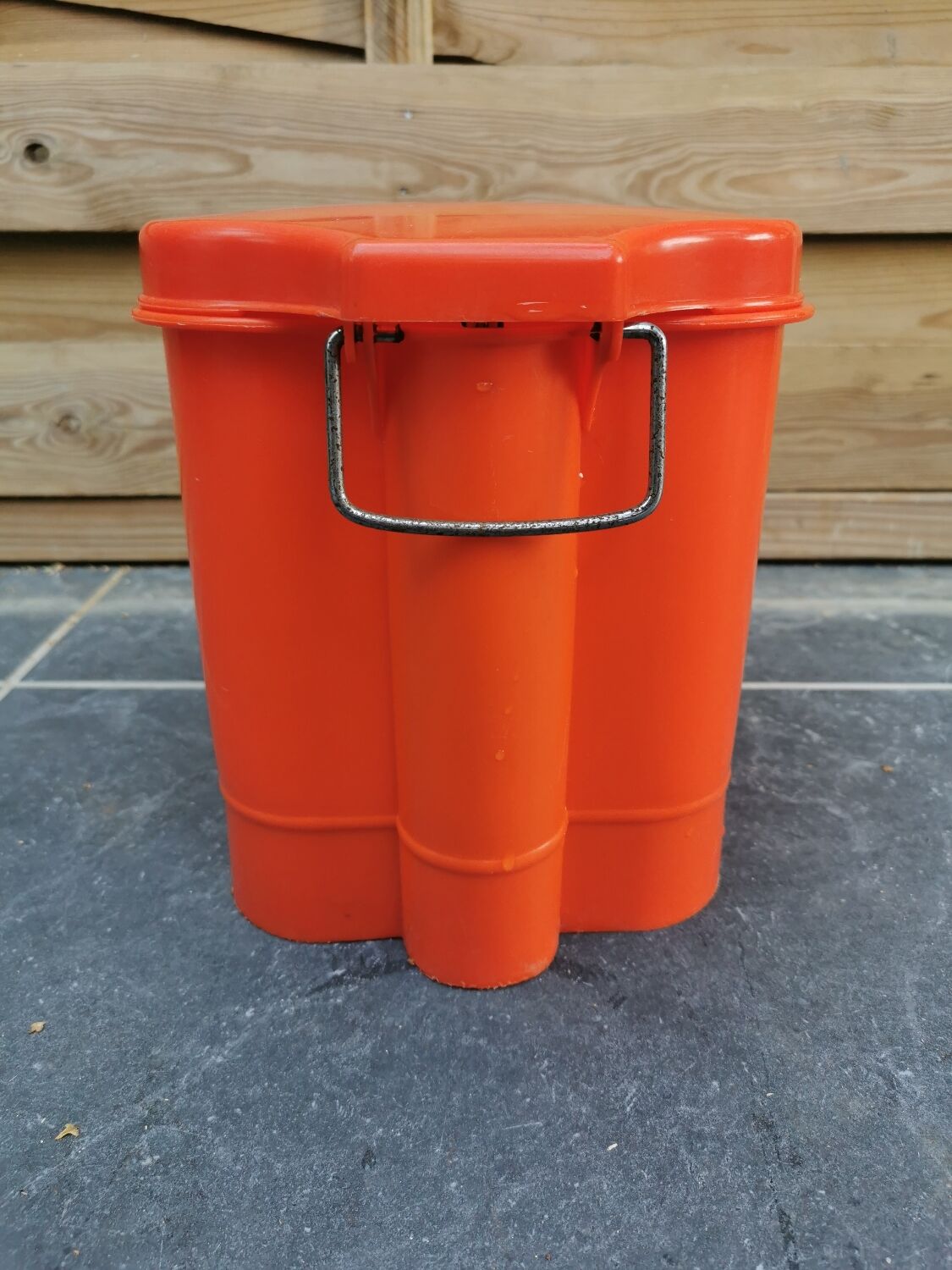 Vintage bathroom bin