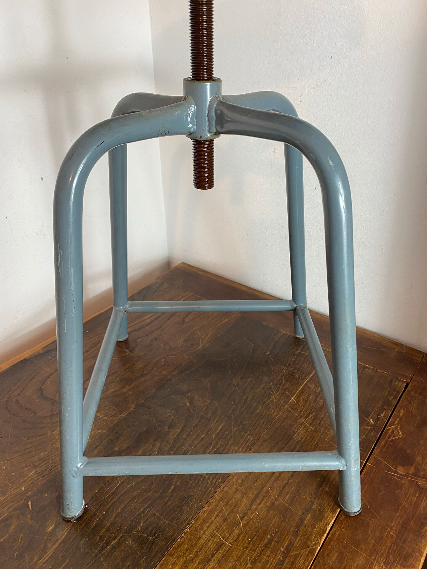 Adjustable height metal and wood workshop stool