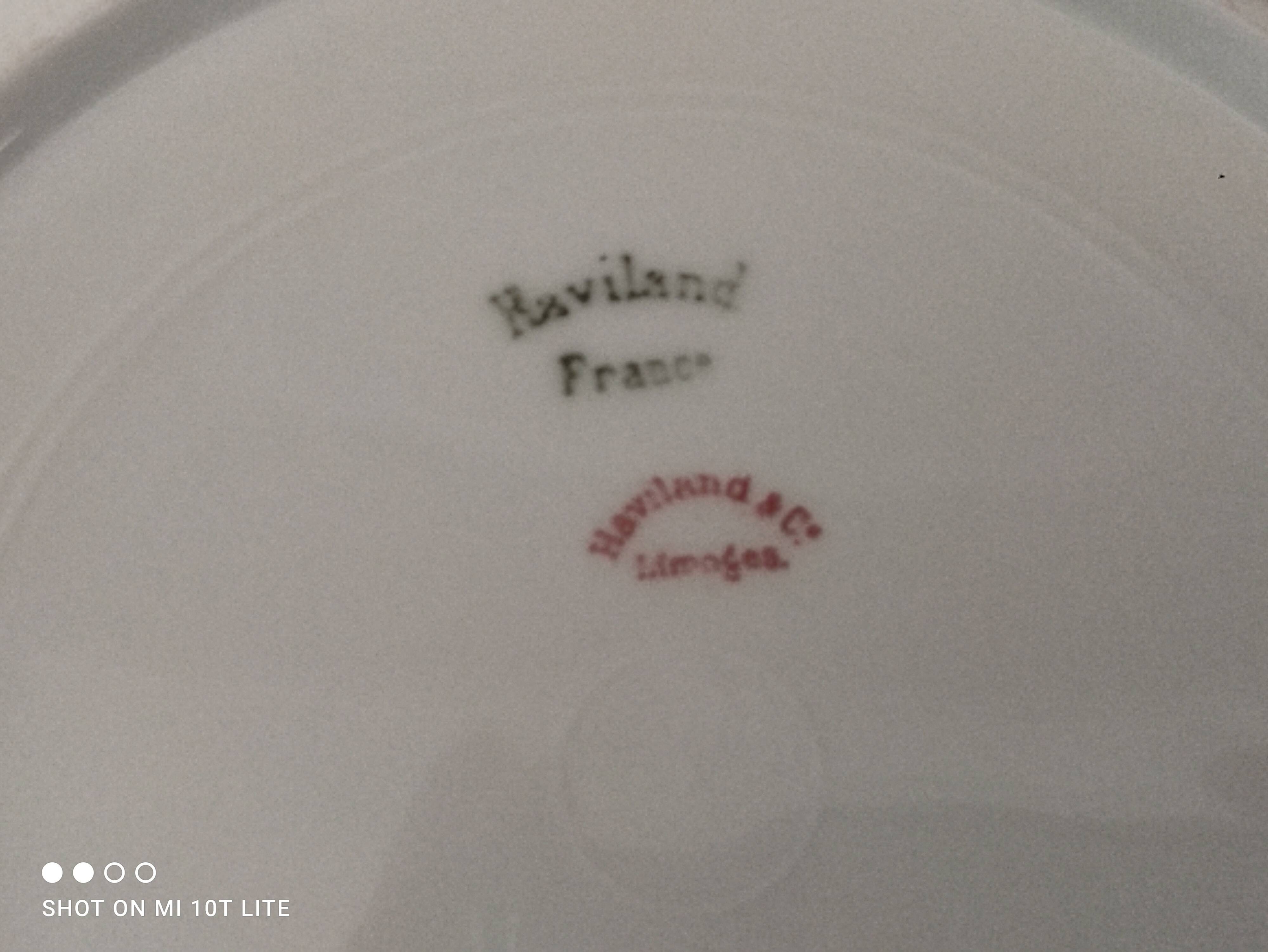 Lot de 9 assiettes creuses en porcelaine de Limoges Haviland frise florale bleu nuit et or
