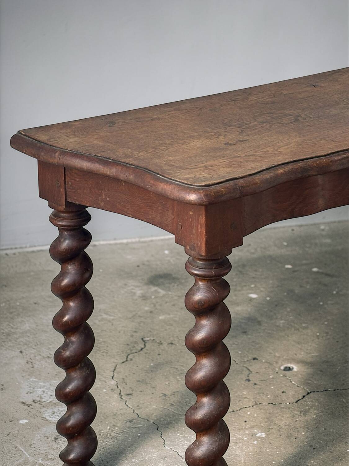Console en bois massif pieds tournés