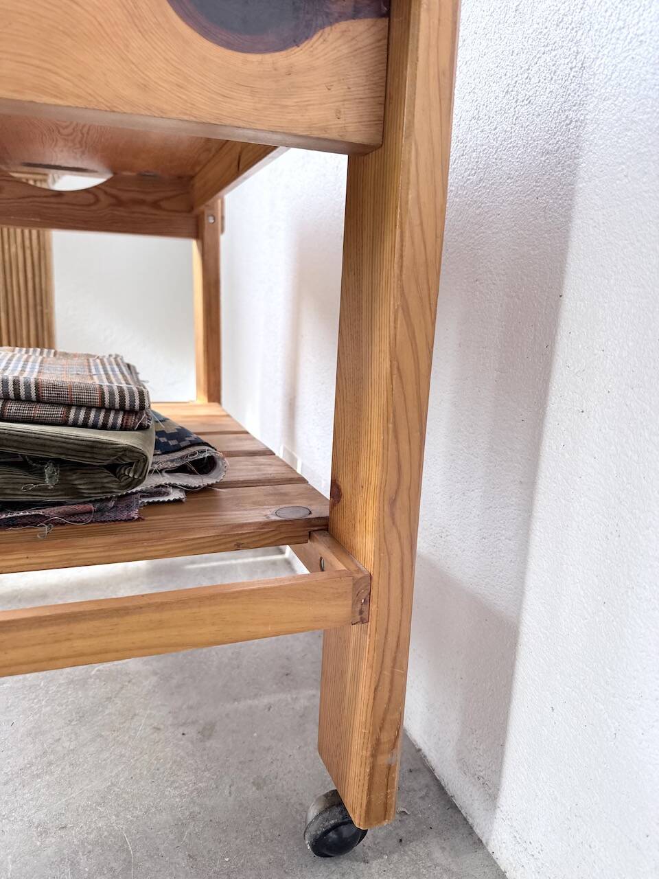 1980 pine wheeled console table