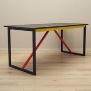Bureau en acacia, design italien, années 1980, production : Italie
