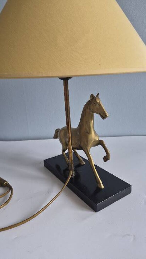 Lampe cheval en laiton et bois