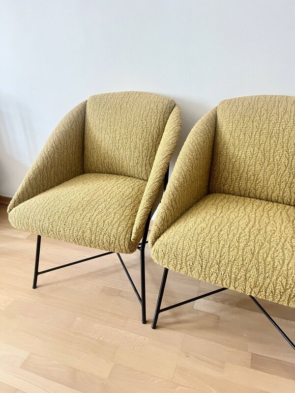 Fauteuil lounge moderne des années 50, fauteuil scandinave, jaune moutarde.