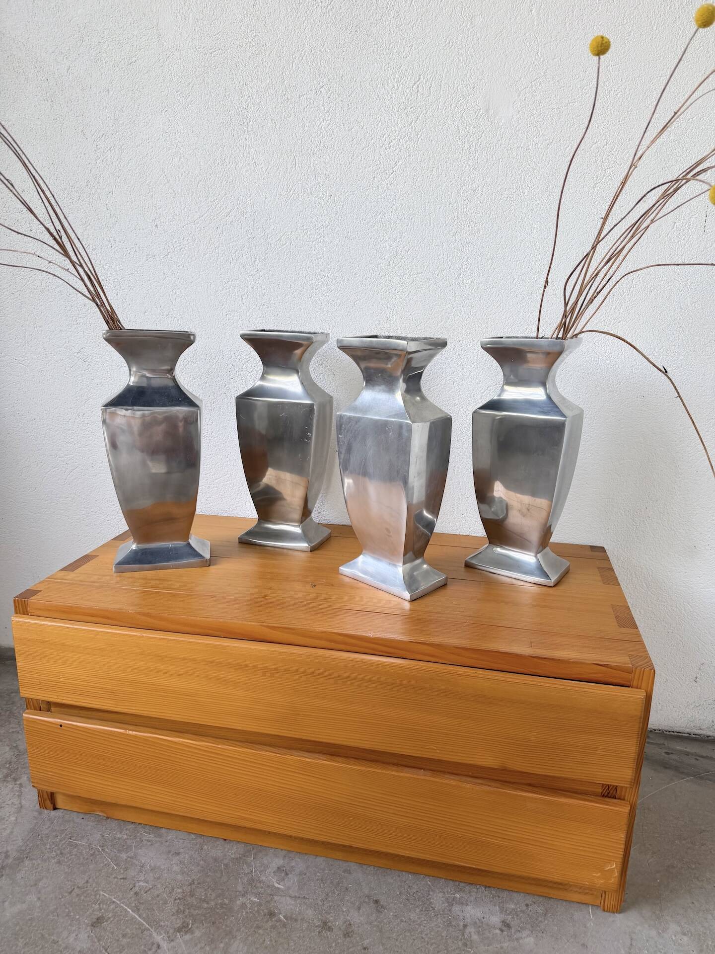 Set 4 vases en fonte d’aluminium