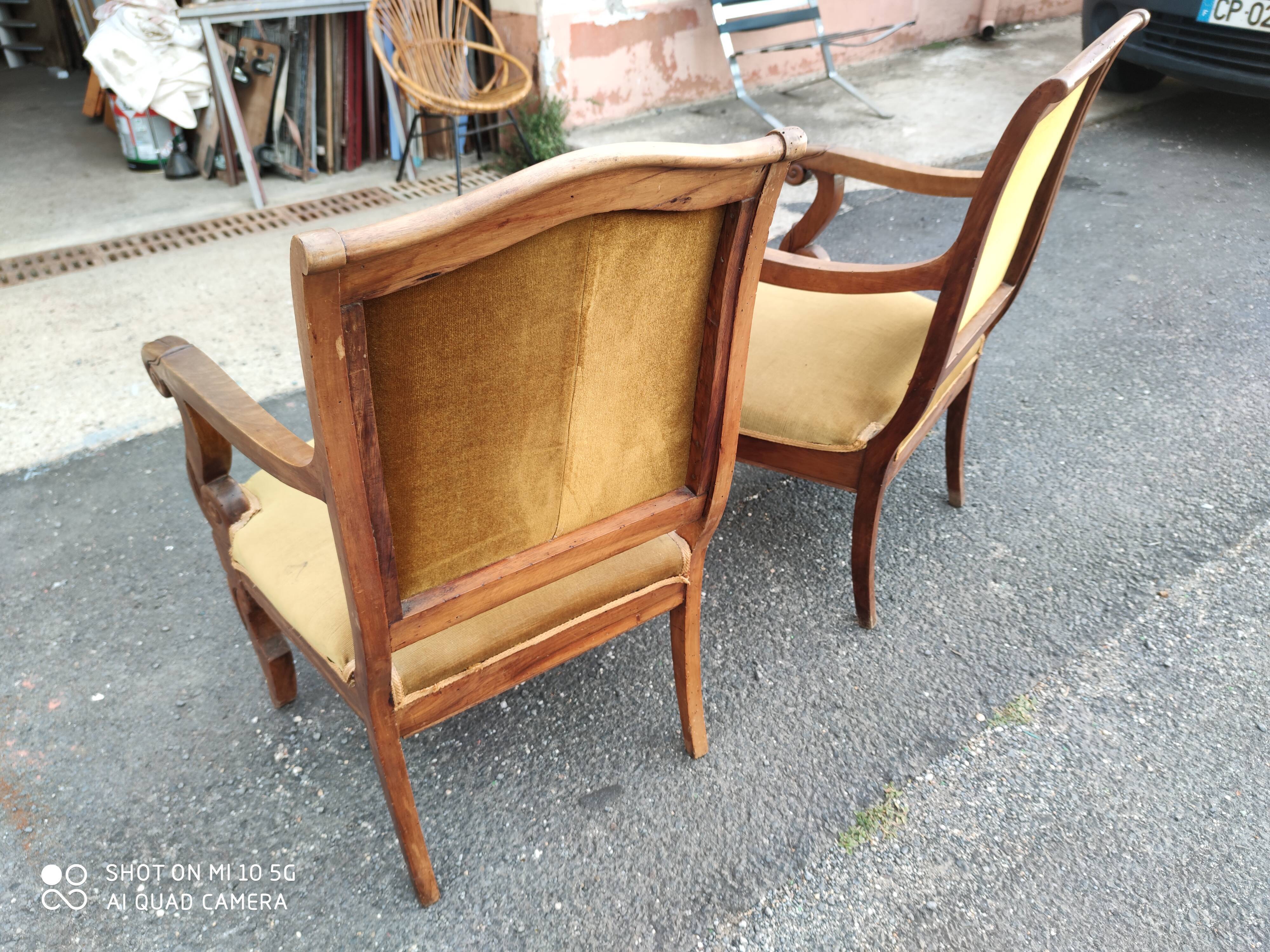 Pair of walnut armchairs from the Consulate period