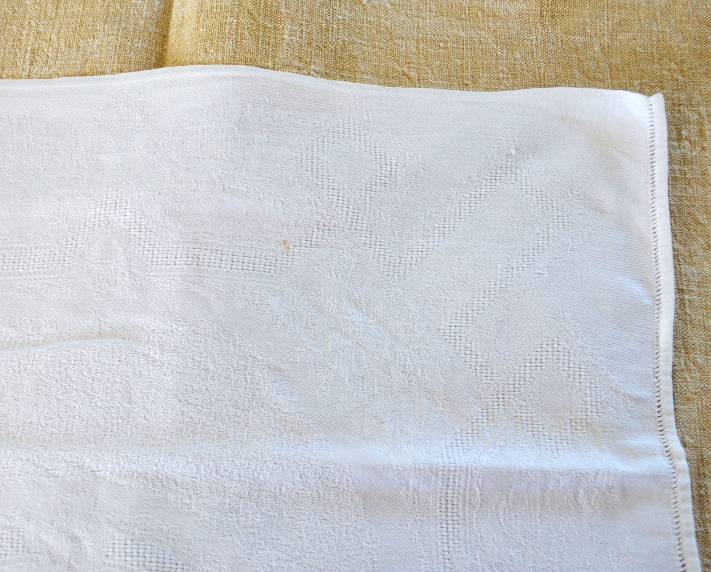 Set of 12 hand-embroidered cotton damask napkins