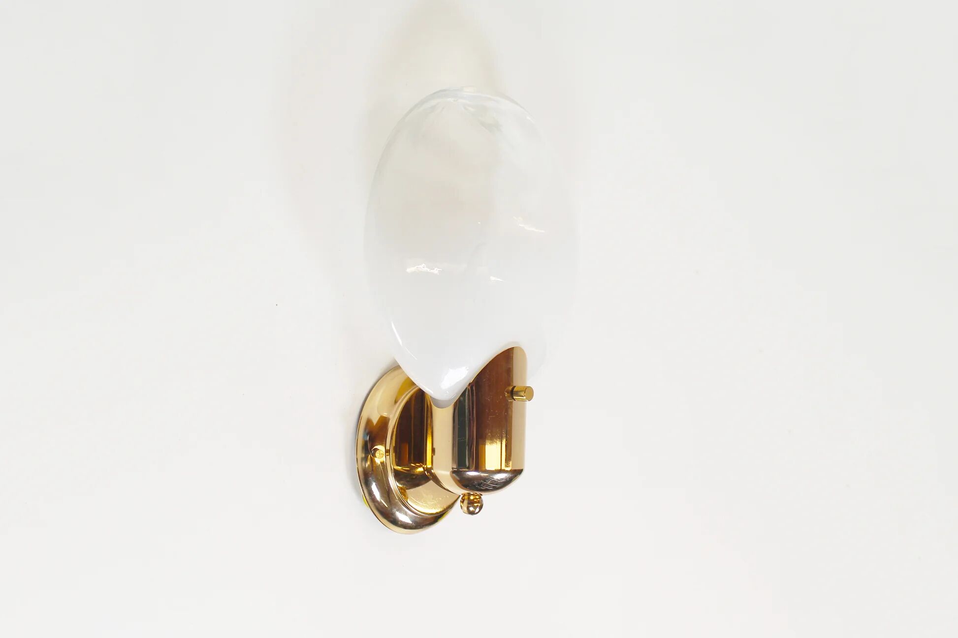 1970s wall lamp in brass and Murano glass by Kaiser Leuchten