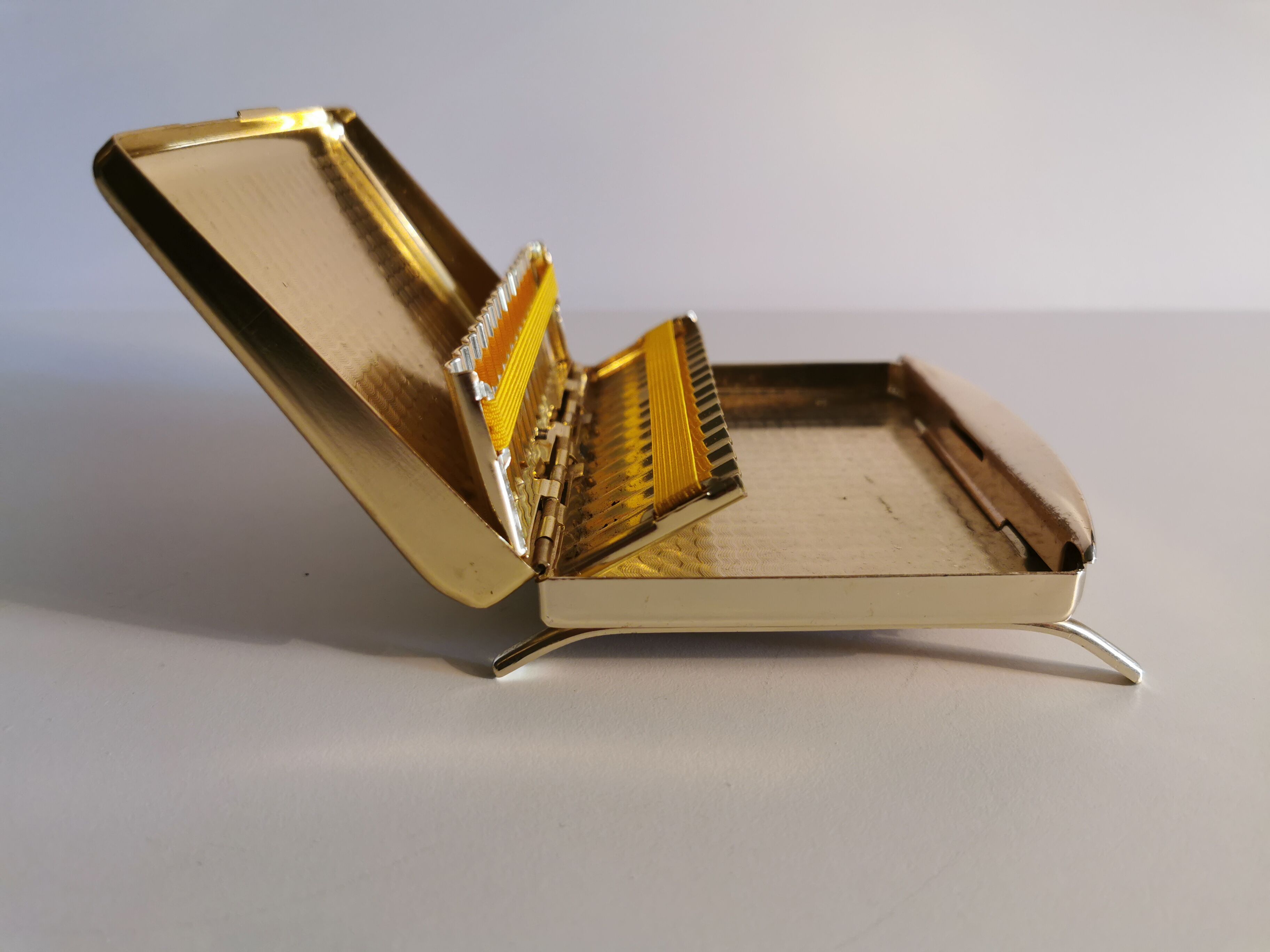 Beautiful art deco cigarette box in gold metal