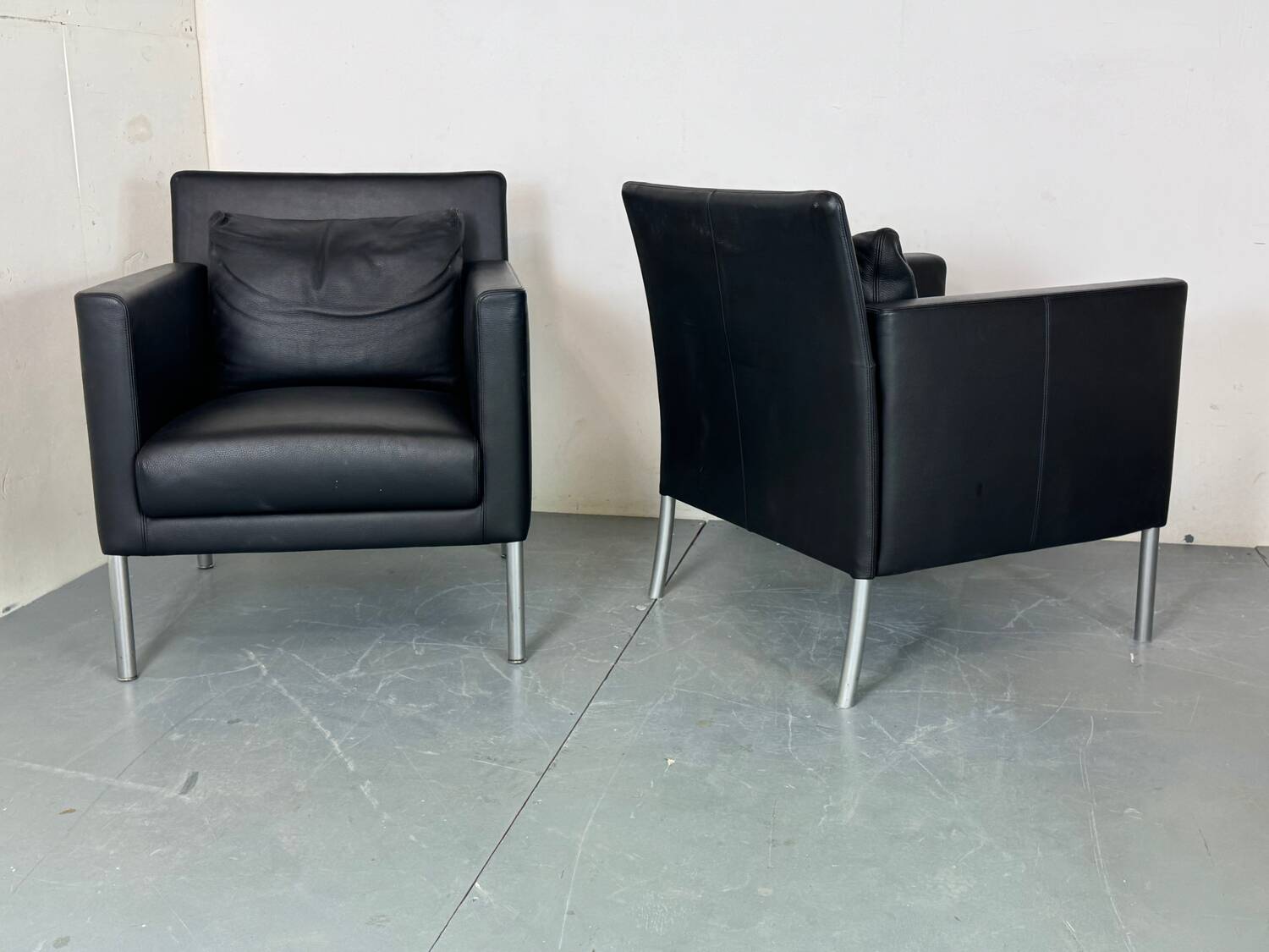 2 fauteuils de salon modernistes allemands en cuir noir et acier de Walter Knoll