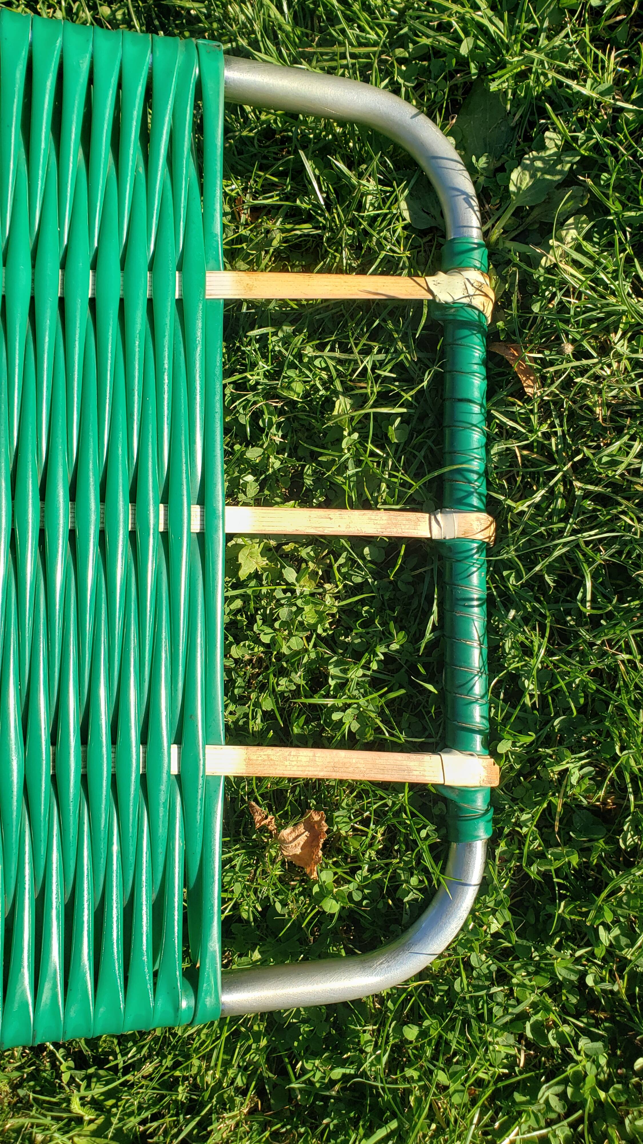 Old deck chair scoubidou
