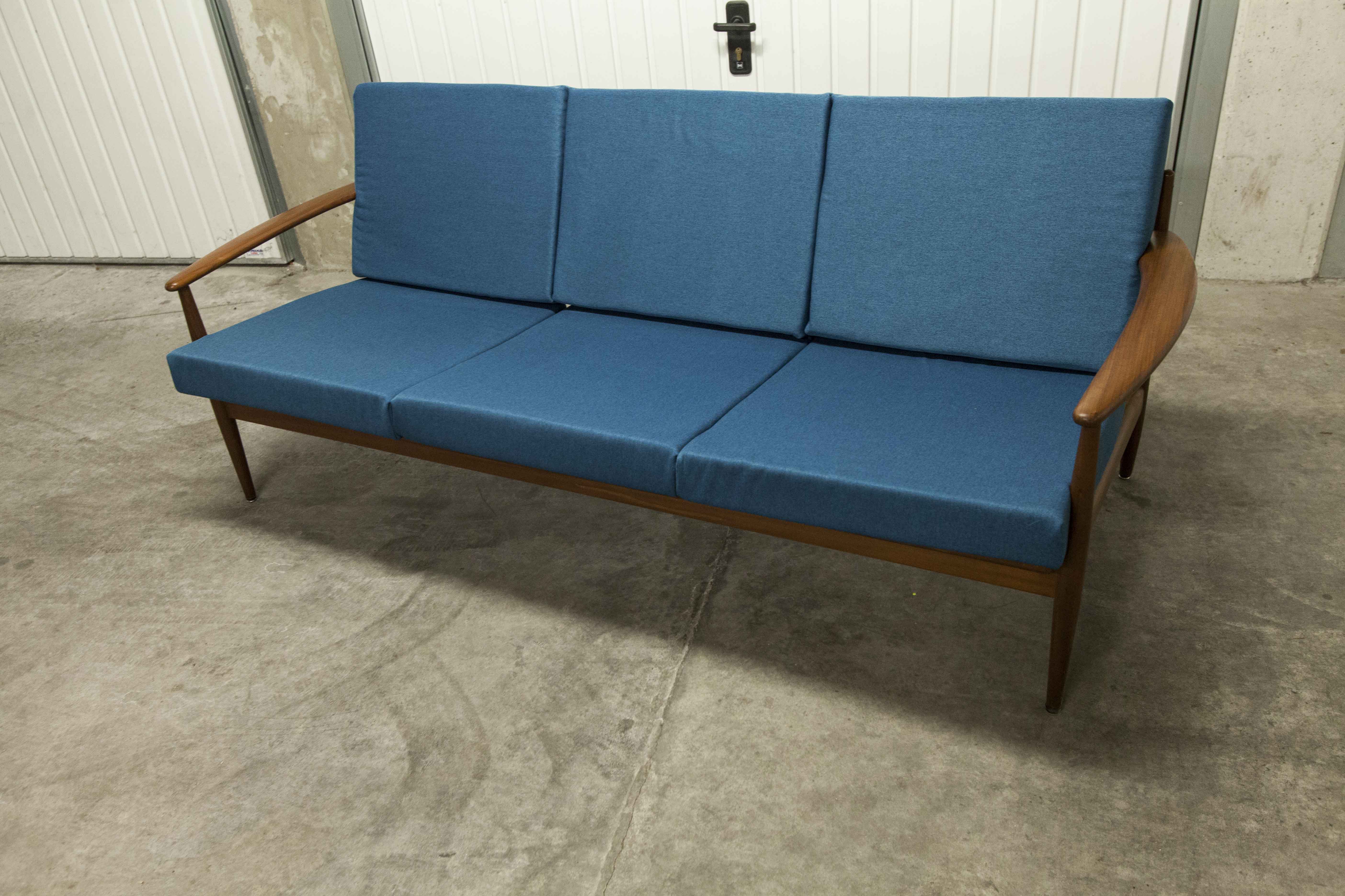 Scandinavian sofa 3 places in teak 1960 restored