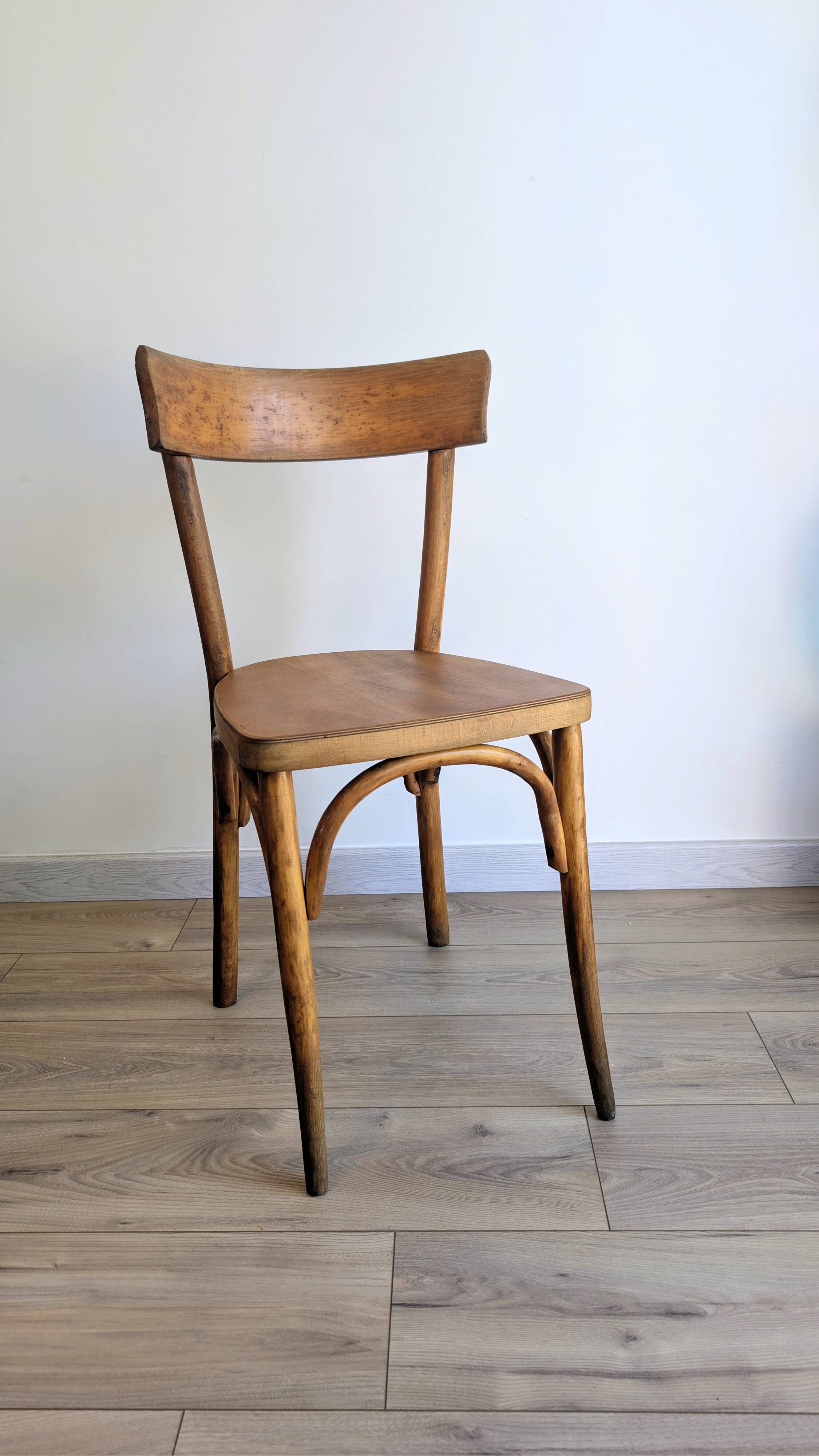Bistro chair in beech, bent wood