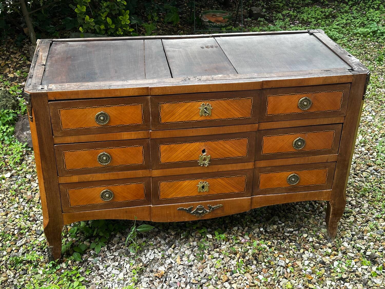 Transitional Louis XV - Louis XVI commode from the 19th century.