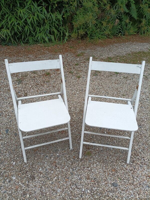 Folding chairs in wood