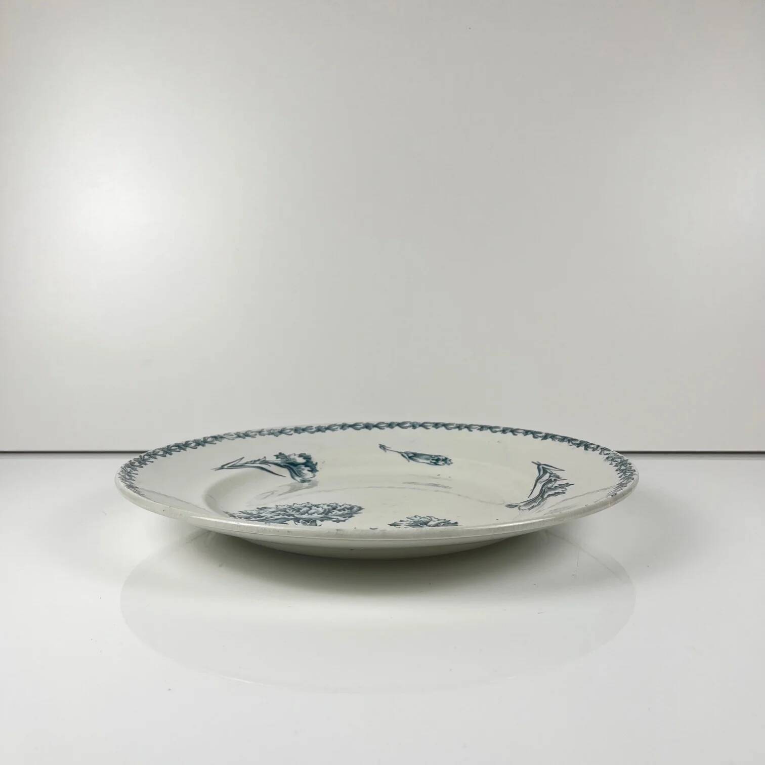 Round plate model "Carnation", KG Lunéville, ironstone, 19th century