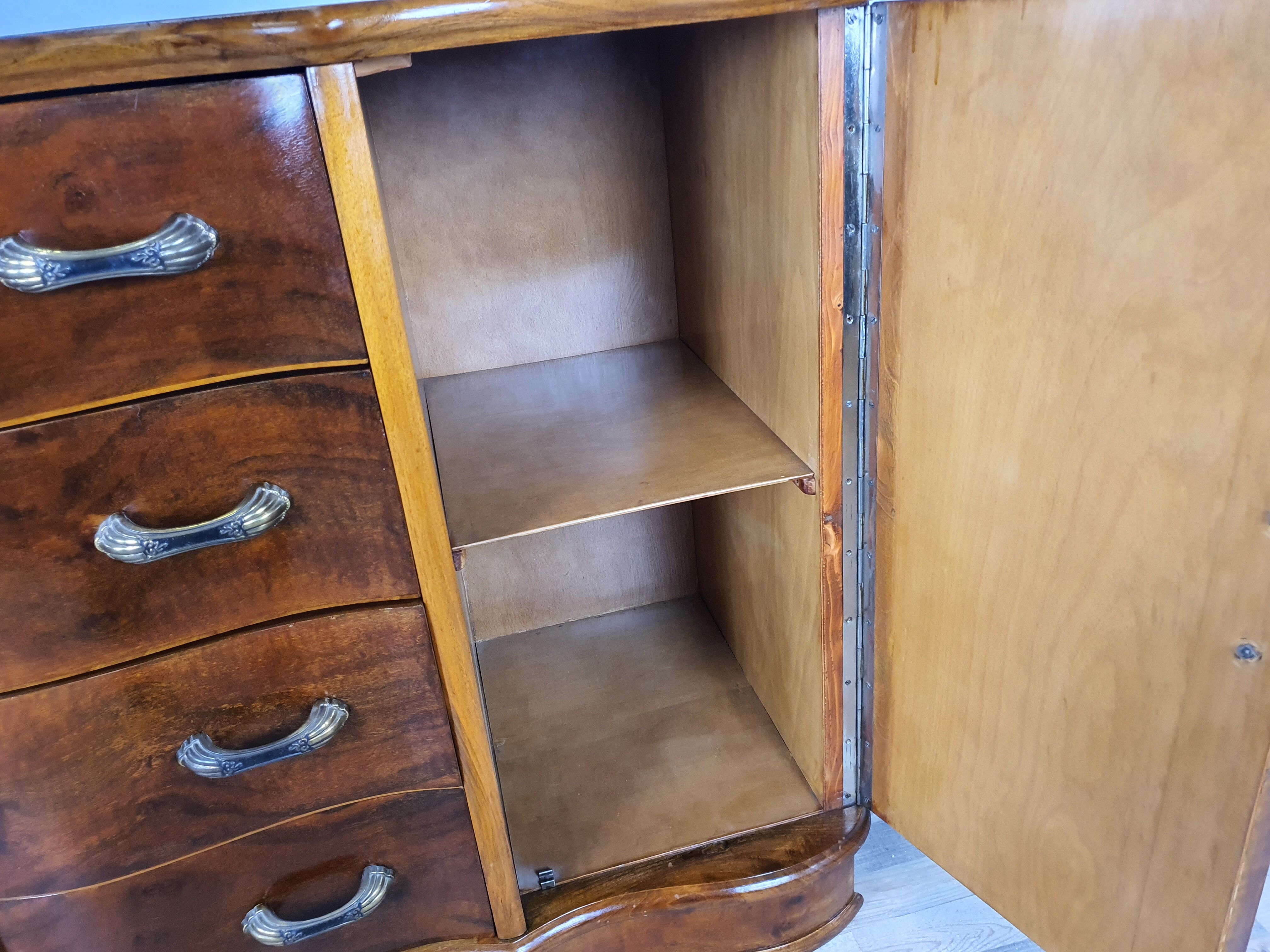 Art Decò Sideboard in Walnut
