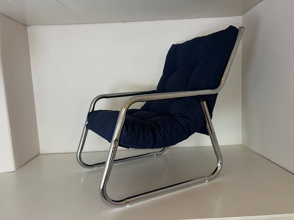 Fauteuil tubulaire chromé bleu années 70 Space Age