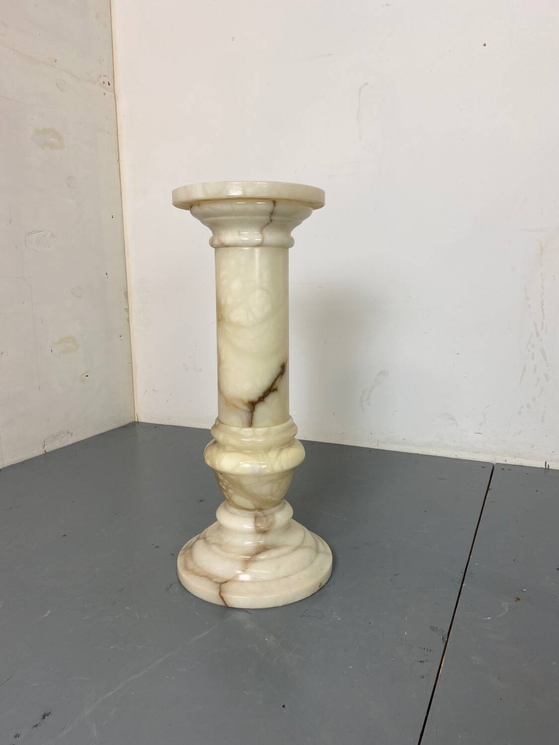 Vintage Spanish Alabaster Pedestal Column with Original Vase, 1970s, Set of 2