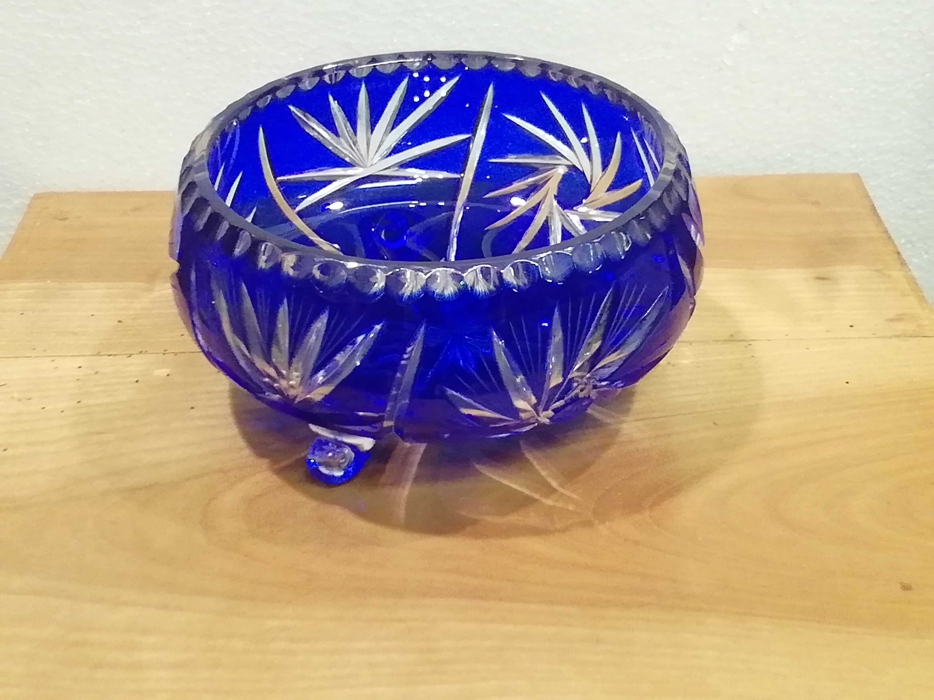 Bowl in blue crystal