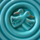 Paire de 2 sous verres/bouteilles en céramique turquoise et or