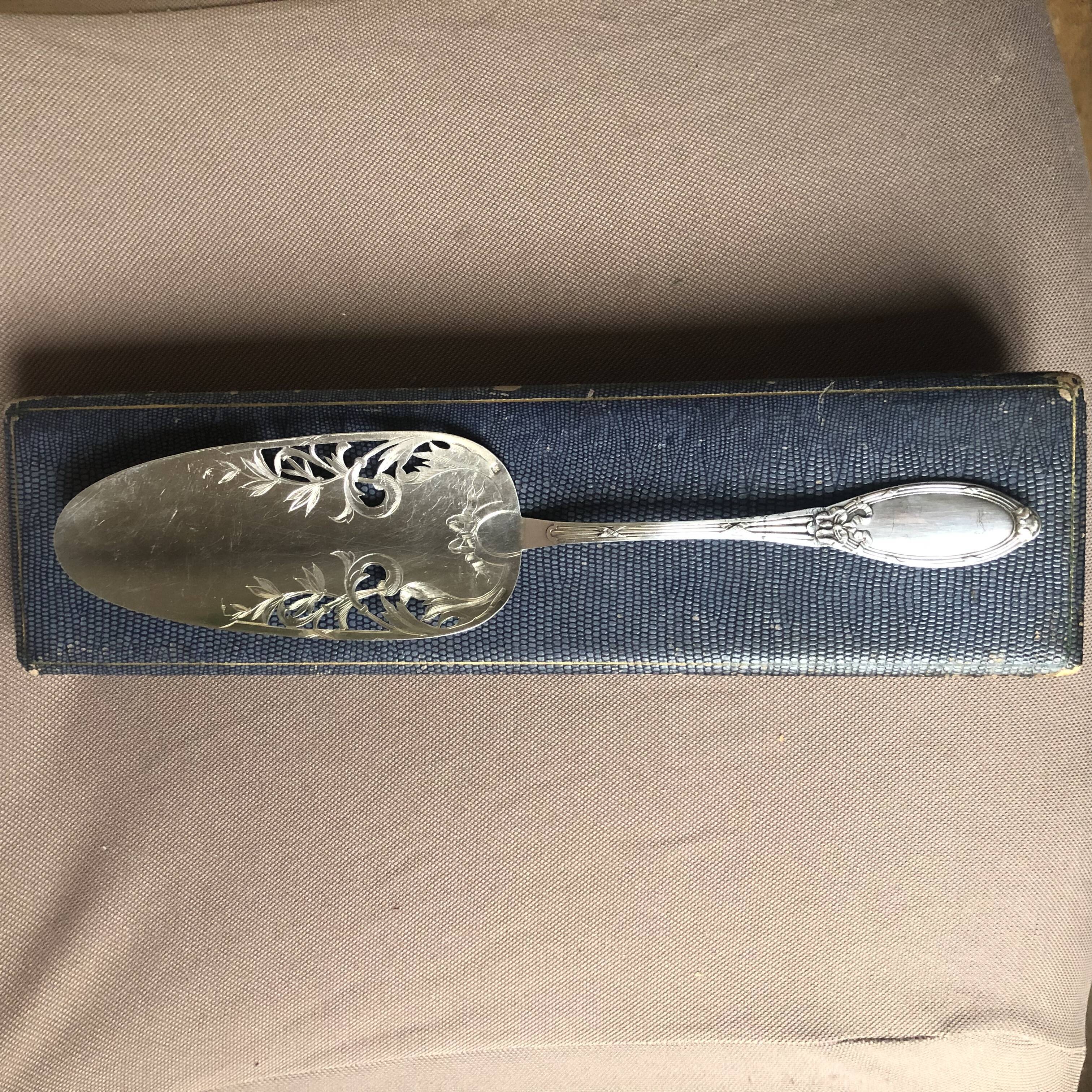 Silver metal pie shovel