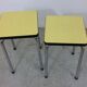 Table et chaises en formica jaune