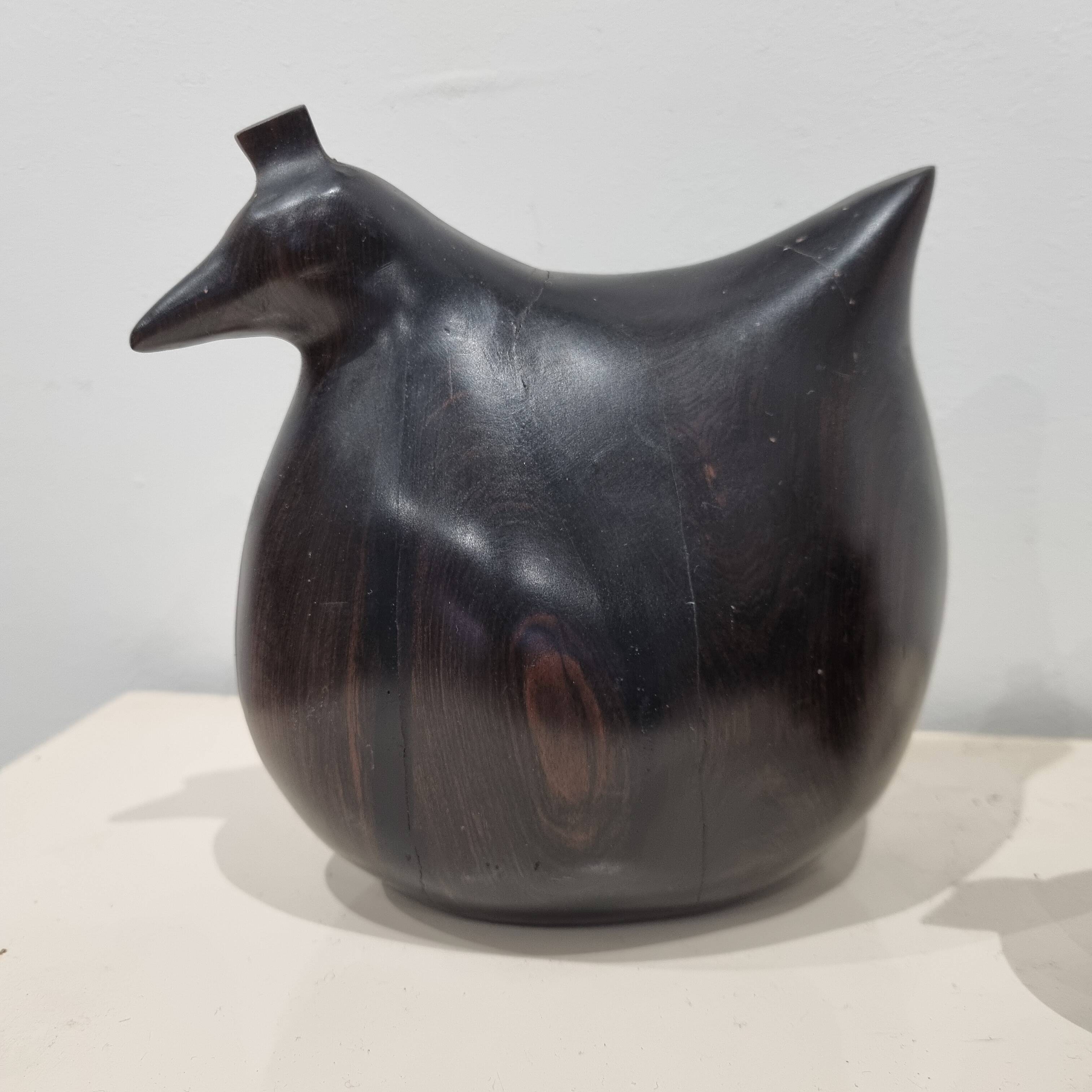 Trio de sculptures poules en ébène