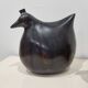 Trio de sculptures poules en ébène