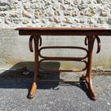 Bistro table with curved wooden legs