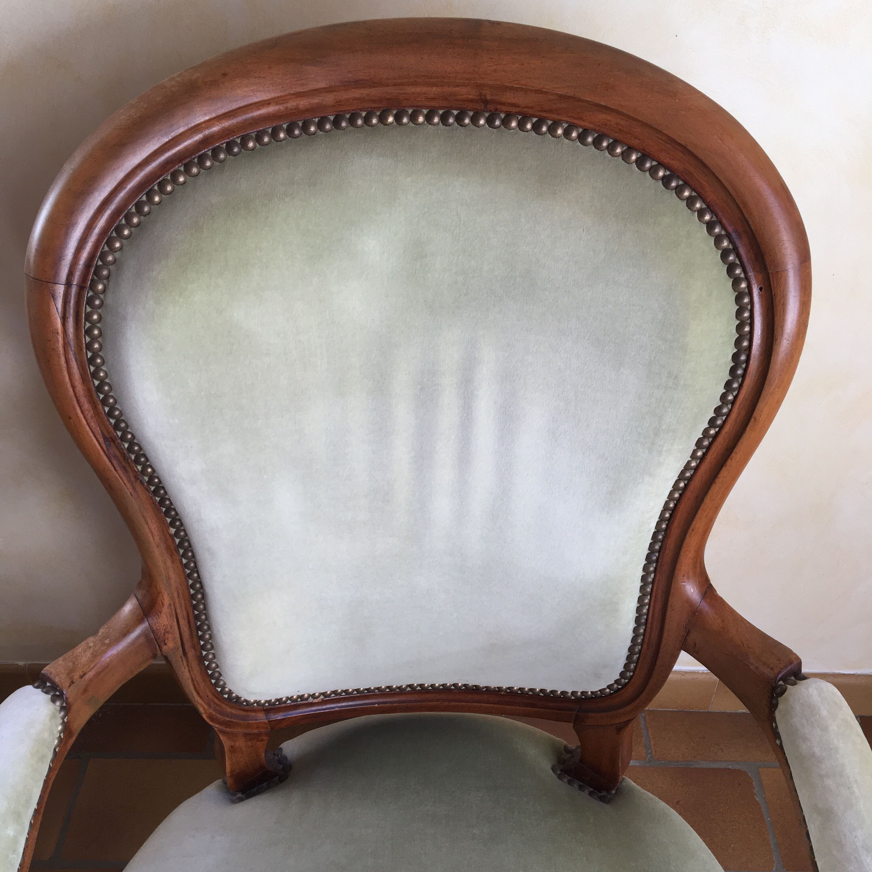 Fauteuil Voltaire velours vert amande Louis Philippe