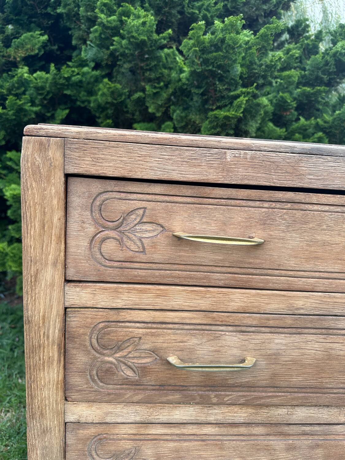 Vintage carved solid wood chest of drawers – 4 drawers