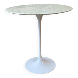 Calacatta Oval Side Table KNOLL