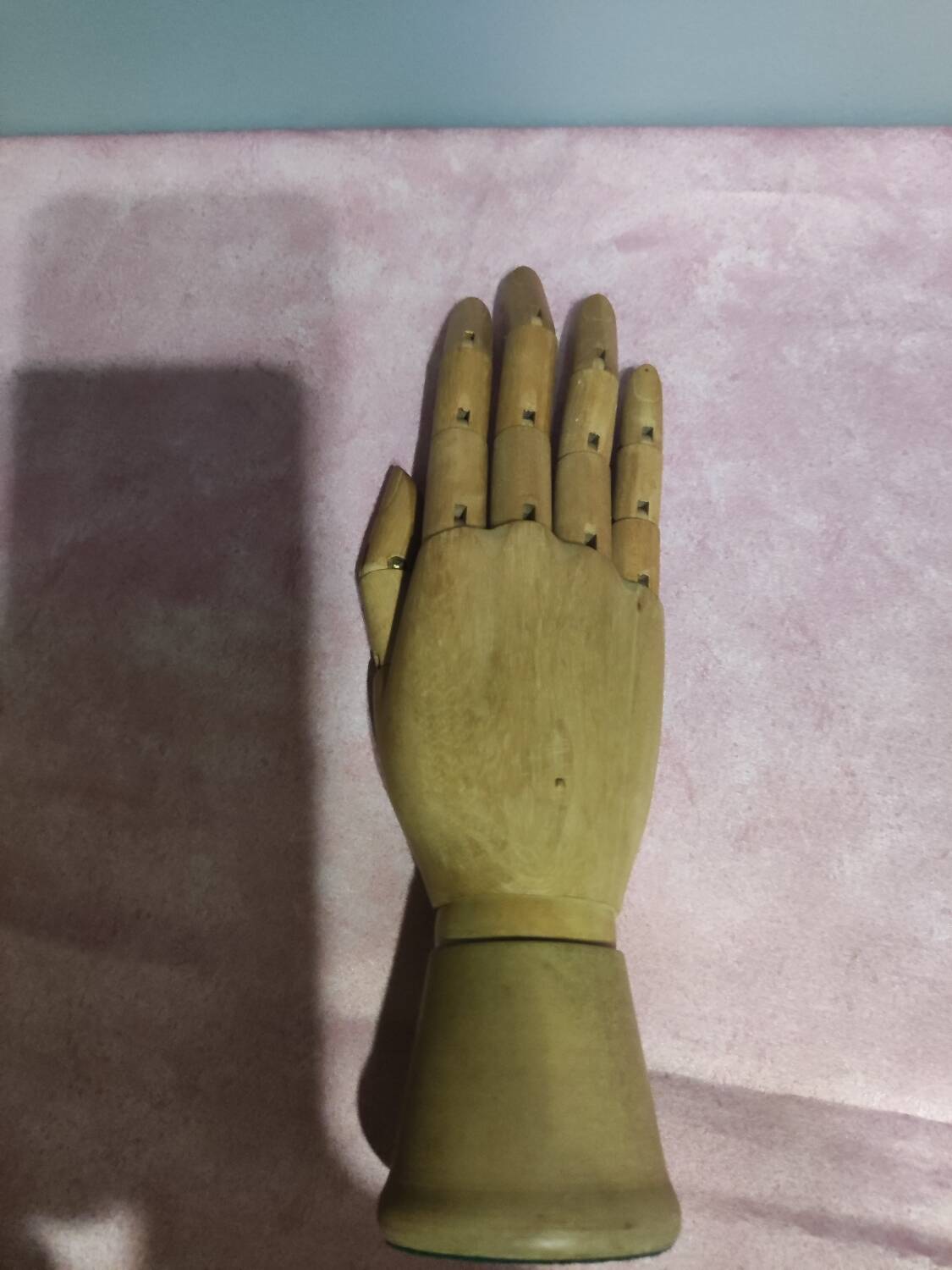 Articulated wooden hand