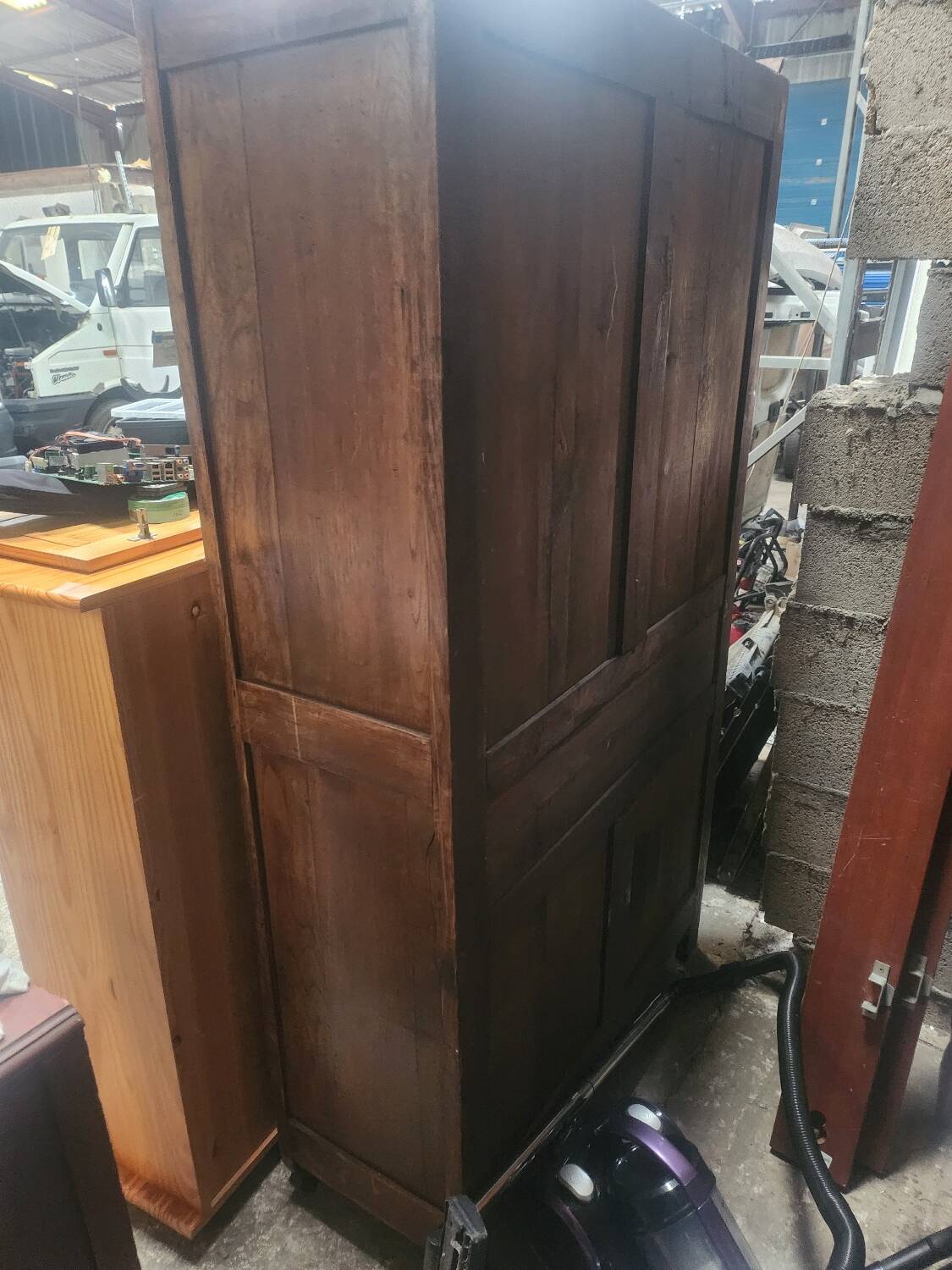 Armoire
