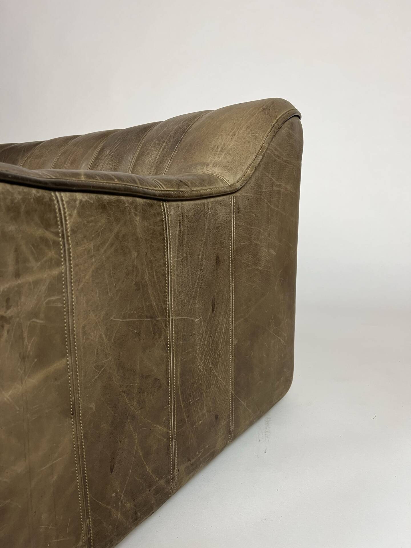 Vintage DS-44 de Sede leather sofa couch buffalo leather 70s